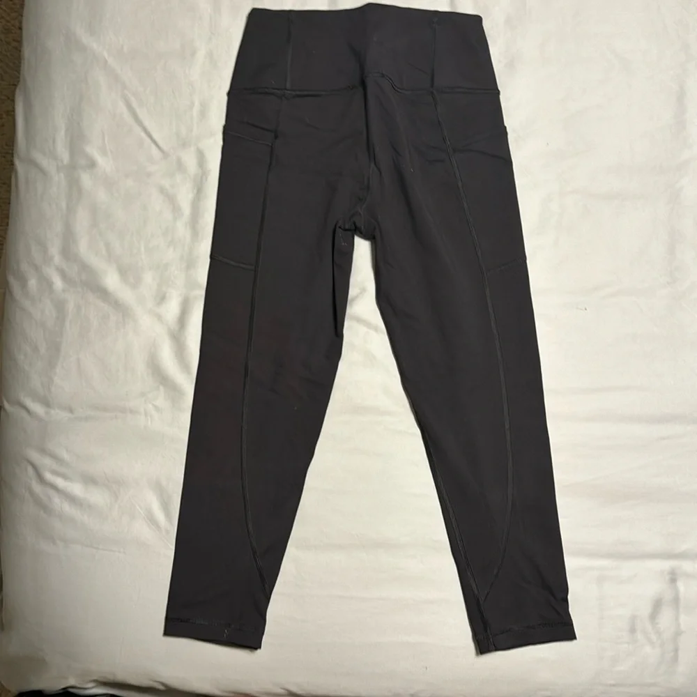 Victoria’s Secret capri leggings, size small, black